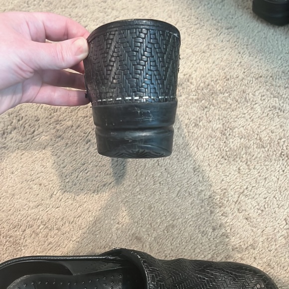 Dansko clogs, black, like new, slightly worn, size 38 women’s. - Picture 5 of 8